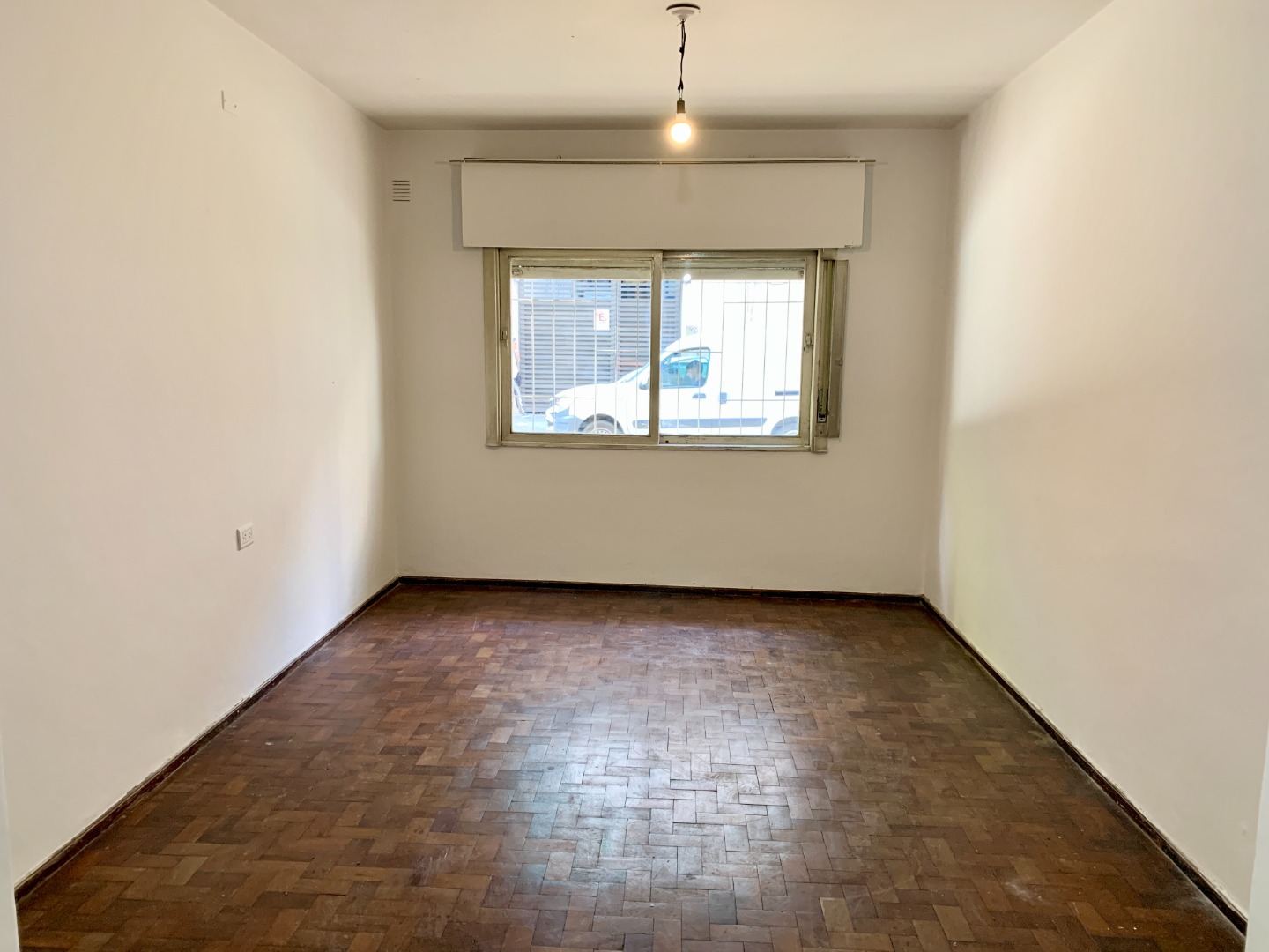 Frente al sanatorio Británico. Jujuy 1531